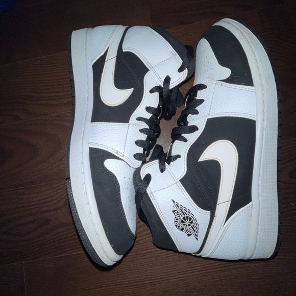 Jordan 1 mid black/white mens size 10 mint condition - Picture 4 of 16